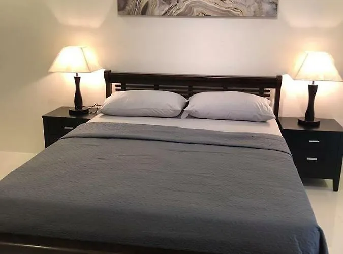 Megumi's 3br With Balconies Holiday park Manila