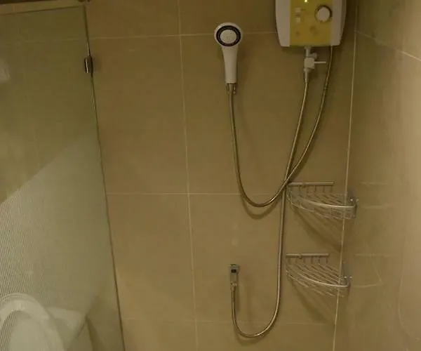 Megumi's 3br With Balconies Holiday park Manila